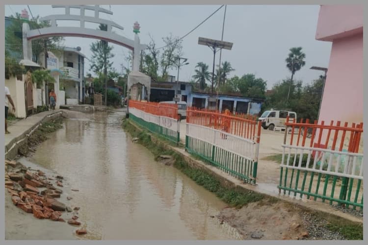 Darbhanga: पहली बारिश में डूबा घनश्यामपुर, नगर प्रशासन पर भ्रष्टाचार के आरोप