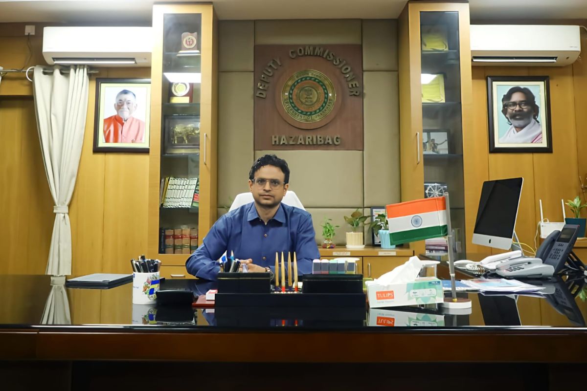 हजारीबाग: डीसी ने की शिक्षा विभाग की समीक्षा, दिए निर्देश