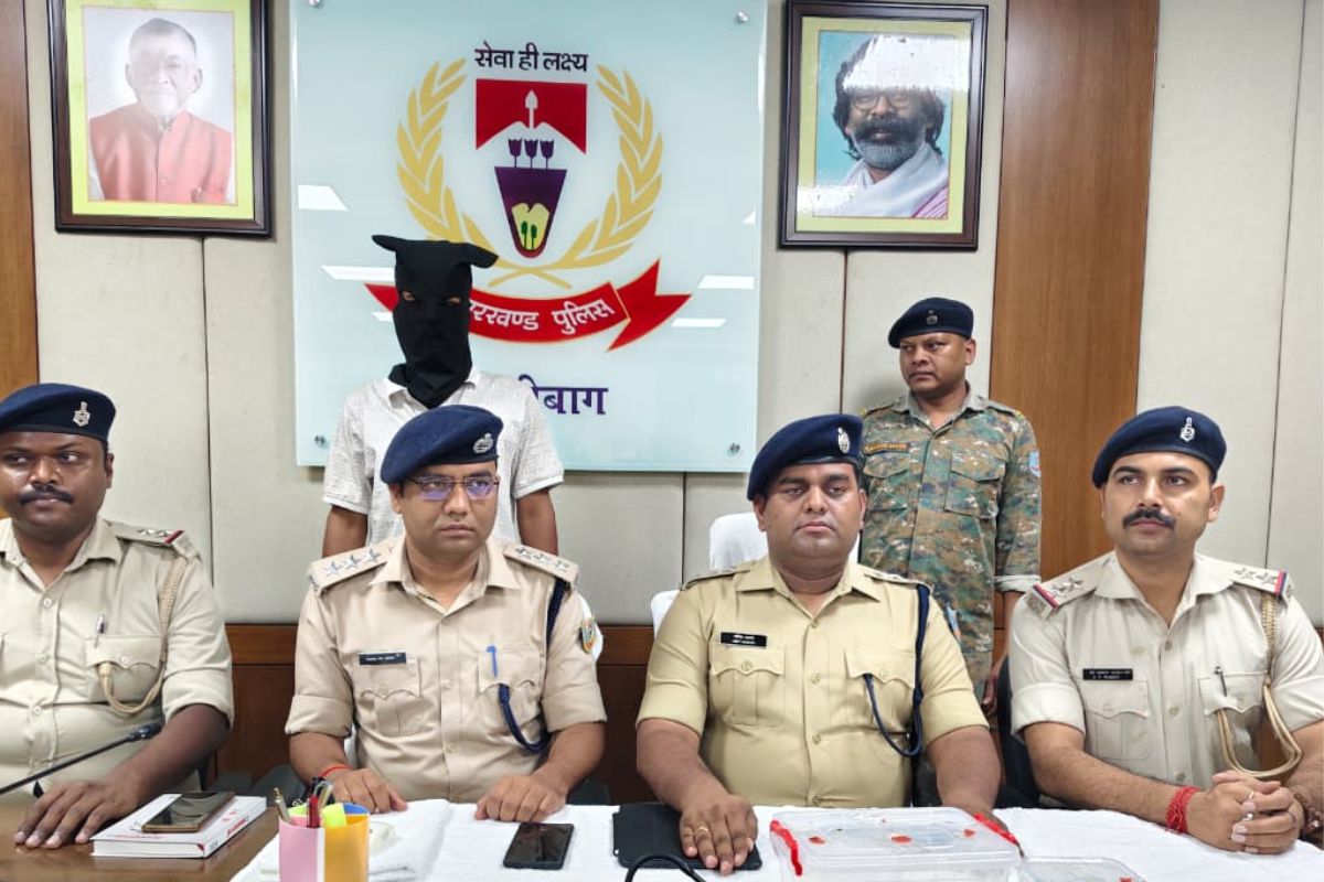 हजारीबाग: राहुल दुबे गैंग के एक गुर्गे को पुलिस ने हथियार के साथ किया गिरफ्तार