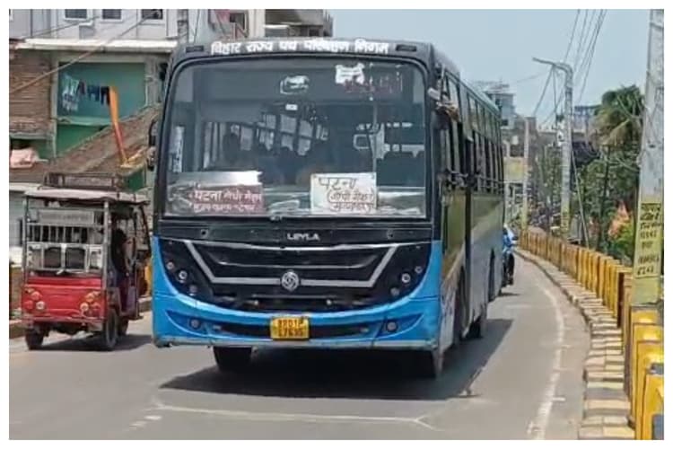 मुजफ्फरपुर: आदेश हवा-हवाई, बैन के बाद भी माड़ीपुर पुल पर सरपट दौड़ रहीं बसें