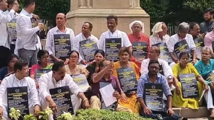 बुलडोजर एक्शन पर TMC का धरना, नहीं पहुंचे ममता बनर्जी के 46 विधायक