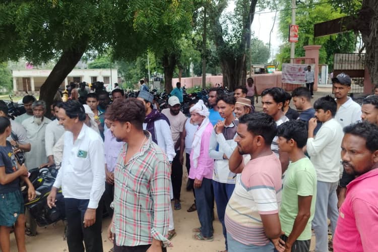 तेज रफ्तार वाहन ने मासूम को मारी टक्कर , समय पर नहीं पहुंची 108 एम्बुलेंस, बच्ची की हुई मौत
