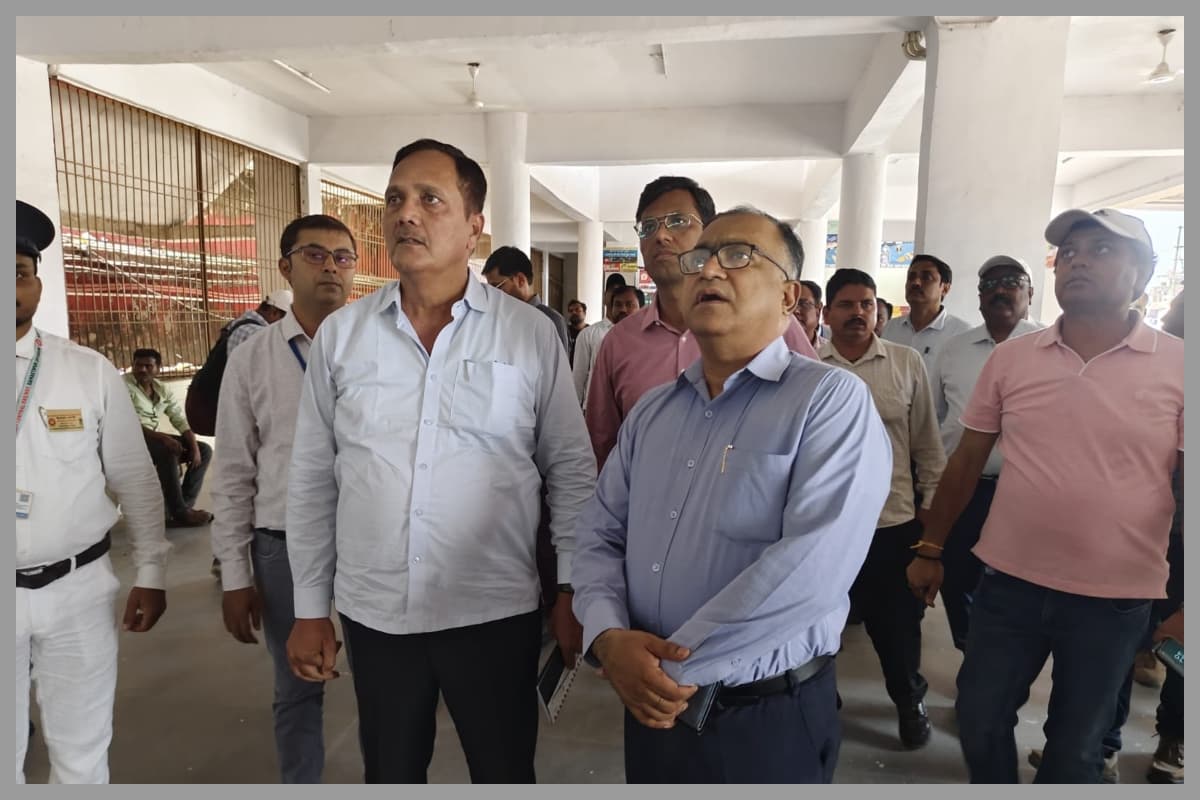 Jhanjharpur station DRM inspection
