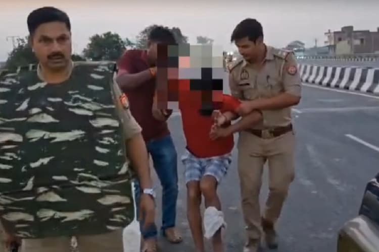 Kaimur News: मोहनिया का शातिर हाईवे लुटेरा यूपी पुलिस के शूटआउट में घायल, महिला बनकर करता था लूट
