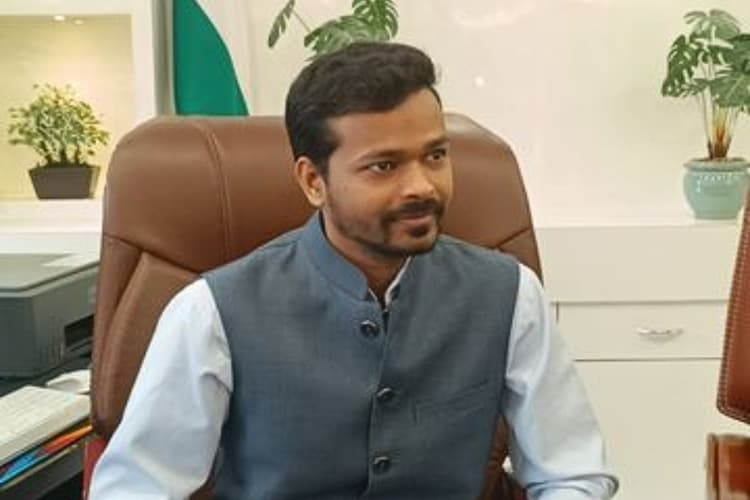 बिहार के इस जिले में 30 पंचायत सचिवों को DM ने किया सस्पेंड, जानिए वजह