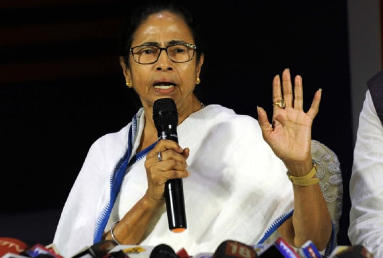 ममता बनर्जी जायेंगी दिल्ली, विपक्षी दलों की बैठक में होंगी शामिल