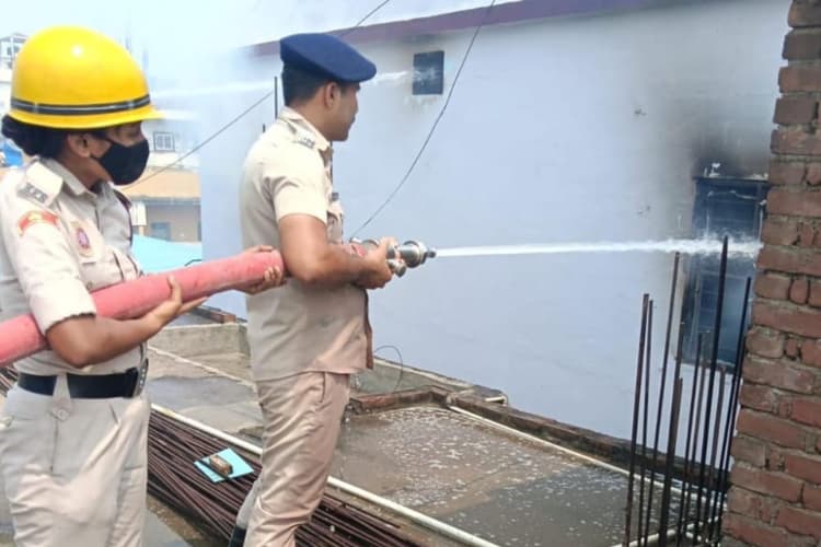 पटना सिटी के ट्रांसपोर्ट एजेंसी में लगी आग, दमकल की 8 गाड़ियों ने पाया काबू