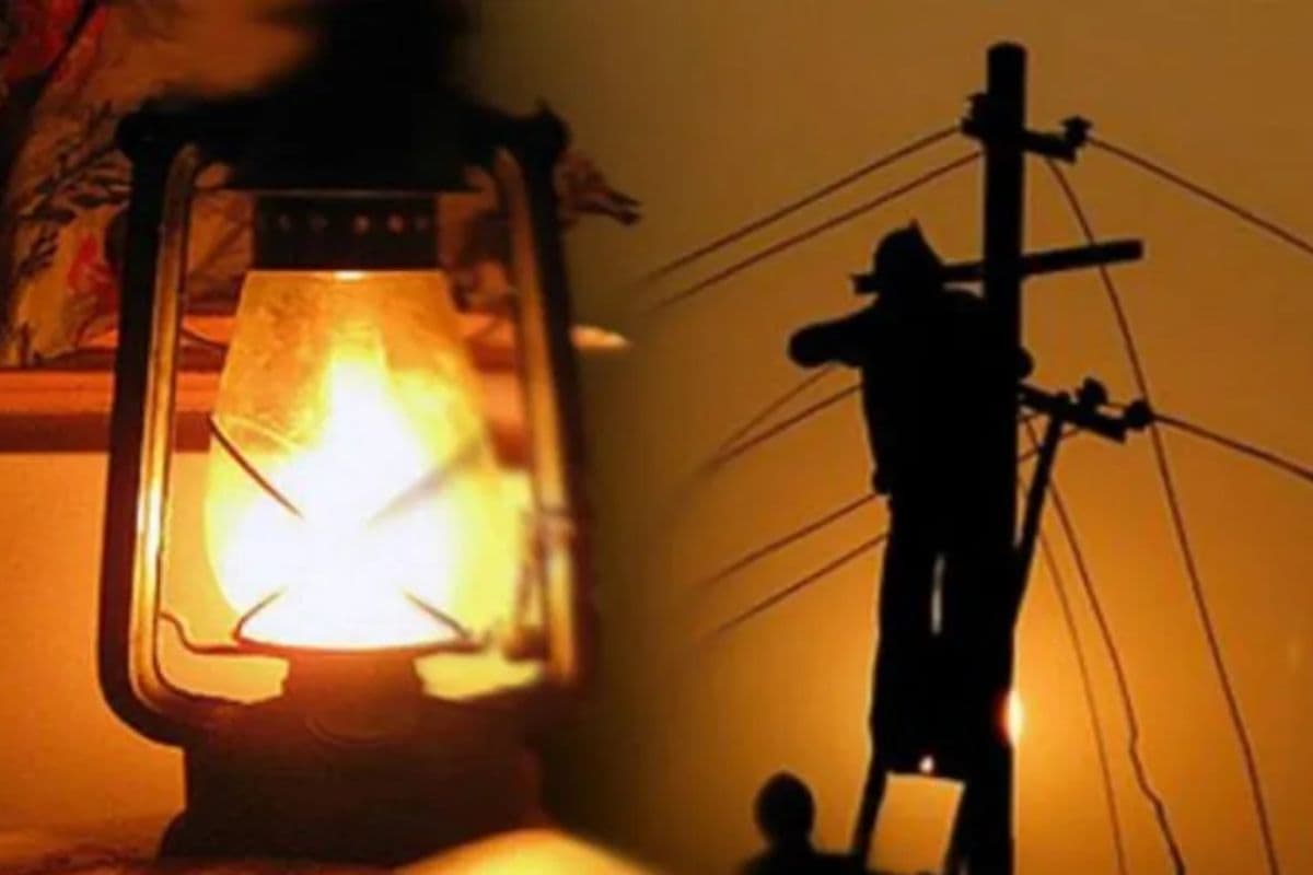 गया में तेज आंधी में स्टेट हाईवे पर गिरे दर्जनों पेड़, यातायात ठप, कई इलाकों में बिजली गुल
