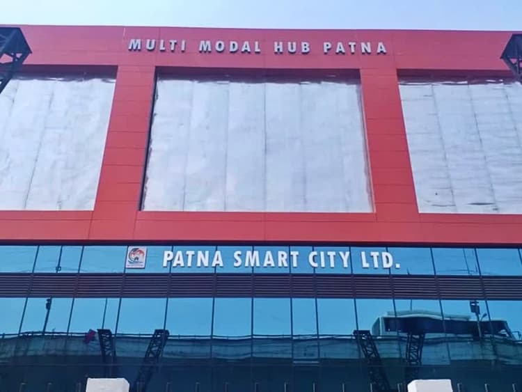 पटना जंक्शन मल्टी मॉडल हब में बसों के लिए नए नियम लागू, मनमानी पार्किंग पर होगी कार्रवाई