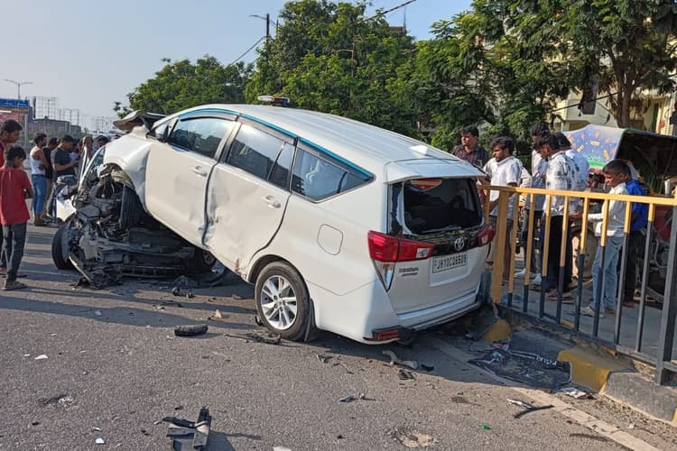 तेज रफ्तार कार ने पुलिस अधिकारी की इनोवा को मारी टक्कर, कार में सवार तीनों लोग फरार