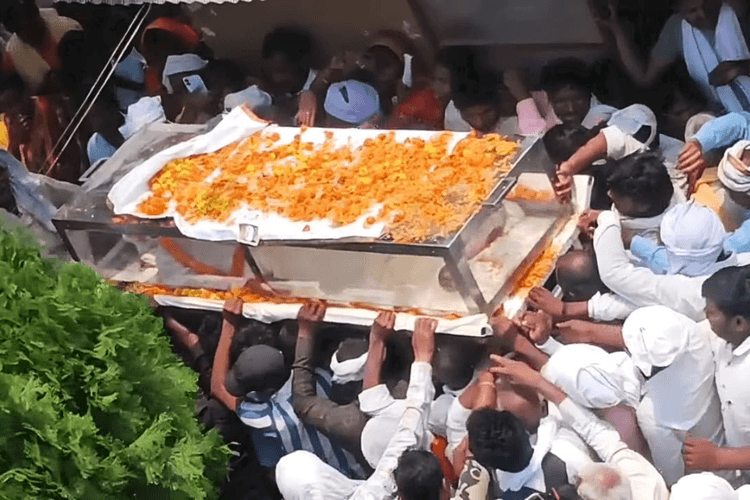 मनेर में संत सद्गुरु हृदया लाल जी को महासमाधि, अंतिम विदाई यात्रा में उमड़ा श्रद्धालुओं का सैलाब
