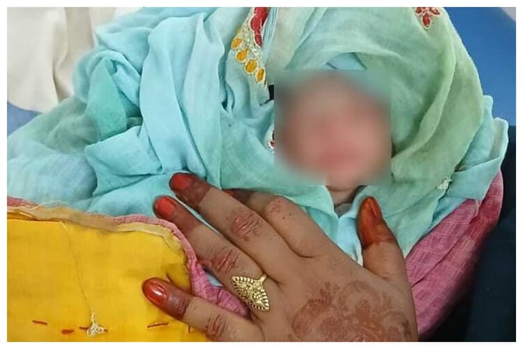मधुबनी: फुलपरास में झाड़ी से मिला नवजात शिशु, पुलिस ने बच्चे को अस्पताल में भर्ती करवाया