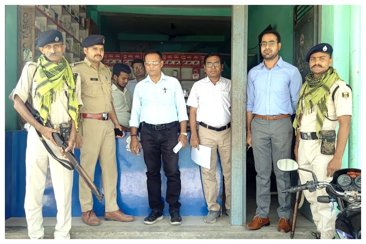 Motihari News: बिना लाइसेंस चल रही तीन दवा दुकानों पर छापेमारी, भारी मात्रा में दवाएं जब्त