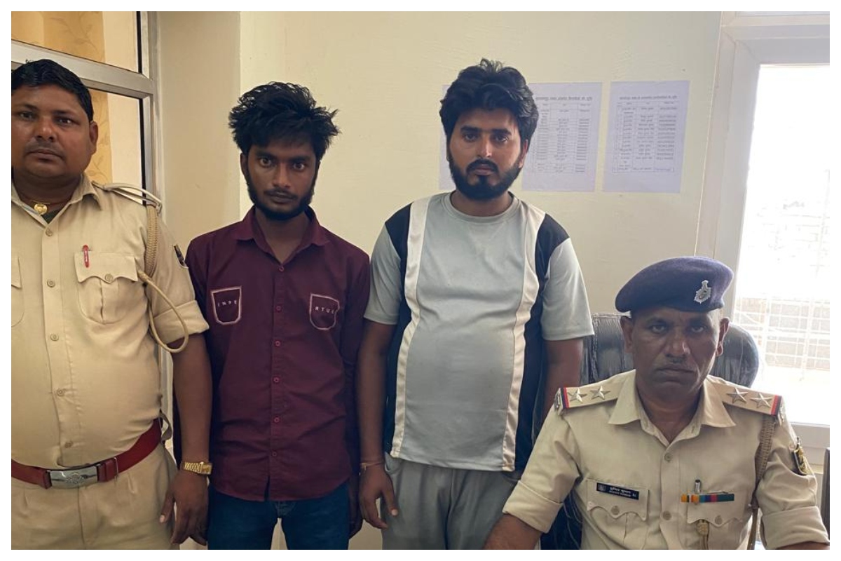 Motihari News: मोतिहारी में सोशल मीडिया पर हथियार लहराना पड़ा भारी, वीडियो वायरल होने पर दो बदमाश गिरफ्तार