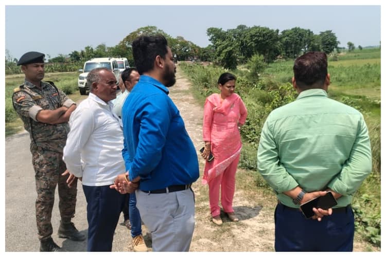 Bagaha News: बाढ़ के खतरे से निपटने के लिए बगहा प्रशासन अलर्ट, चार प्रखंडों के संवेदनशील इलाकों की संयुक्त जांच