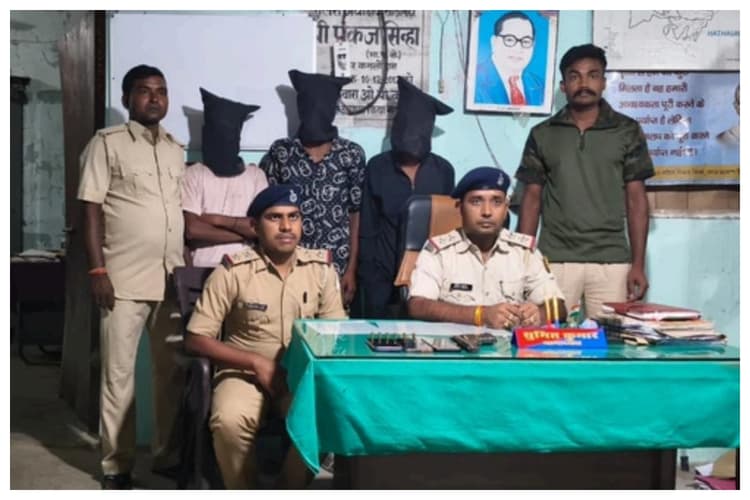 Sitamarhi News: वाहन जांच के दौरान अवैध पिस्तौल और कारतूस के साथ तीन युवक गिरफ्तार
