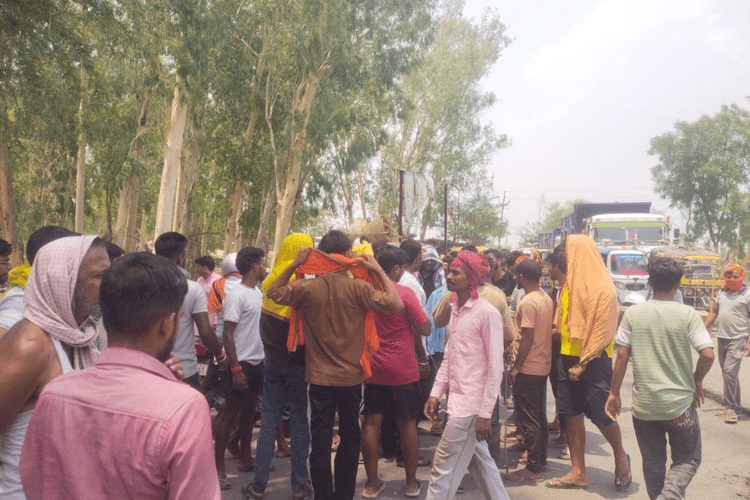 बिजली संकट से भड़के लोगों ने किया हाईवे जाम, विभाग के खिलाफ जमकर प्रदर्शन