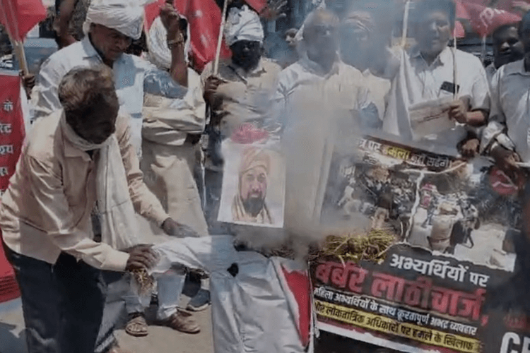 शिक्षक अभ्यर्थियों पर लाठीचार्ज के विरोध में भाकपा-माले का प्रदर्शन, CM का पुतला दहन
