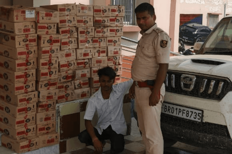 सीवान: नौतन थाना पुलिस ने 800 लीटर शराब के साथ तस्कर को किया गिरफ्तार
