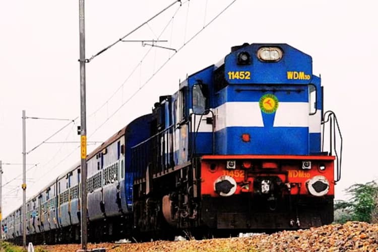 रेल यात्रियों की बल्ले-बल्ले! दिल्ली से हावड़ा, रांची और टाटानगर के लिए स्पेशल ट्रेनें, देखें पूरा शेड्यूल और अभी बुक करें कन्फर्म टिकट