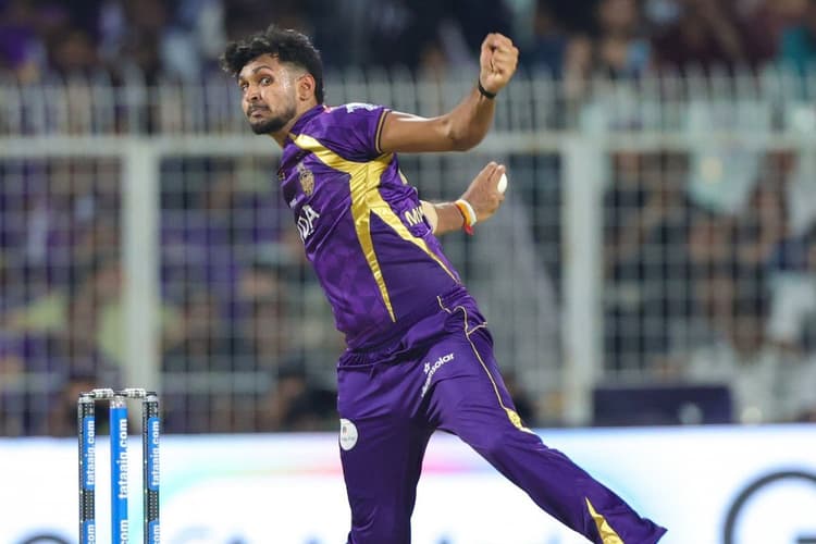 KKR को लगा तगड़ा झटका, सिर्फ 8 गेंद फेंककर मैदान से बाहर हुआ यह विदेशी गेंदबाज