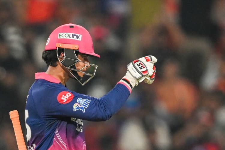 वैभव सूर्यवंशी ने रचा इतिहास, IPL के एक सीजन में तीसरी बार लगाए 10+ छक्के