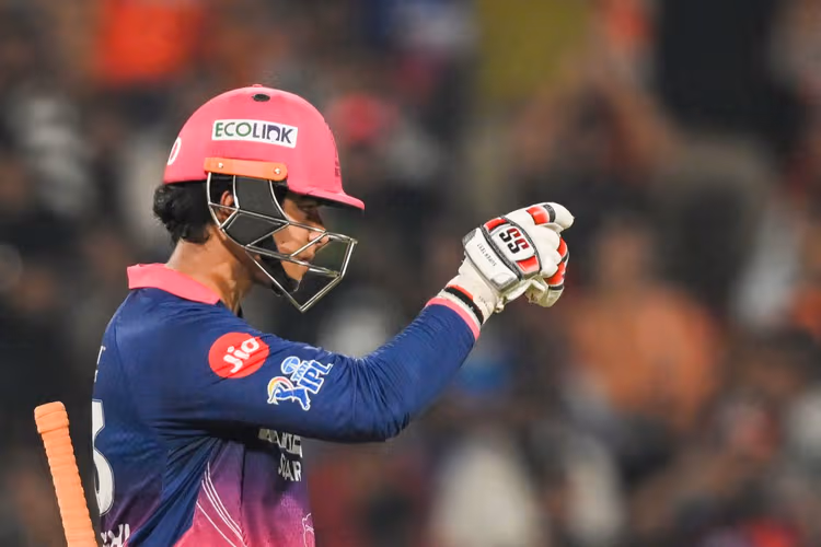 वैभव सूर्यवंशी ने रचा इतिहास, IPL में सबसे तेज 1000 रन बनाने वाले दुनिया के पहले खिलाड़ी बने