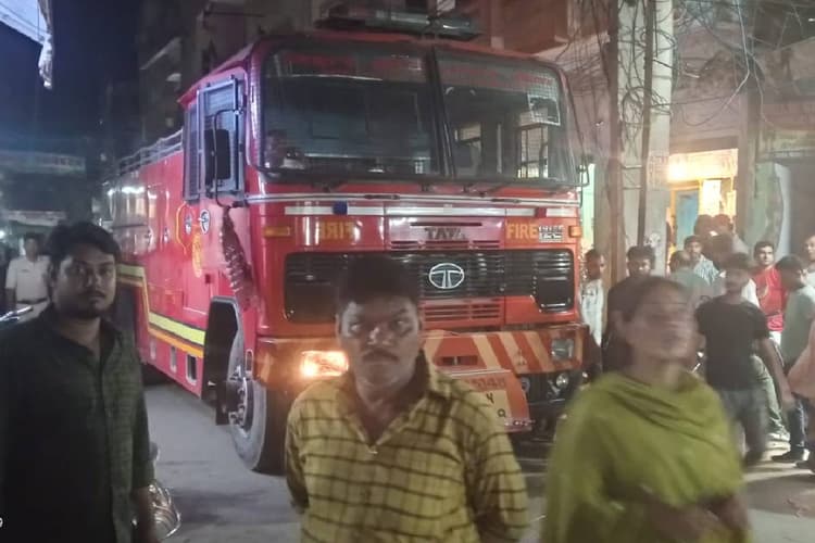 पूजा घर में दीये से लगी आग, एक लाख से अधिक की संपत्ति जलकर राख