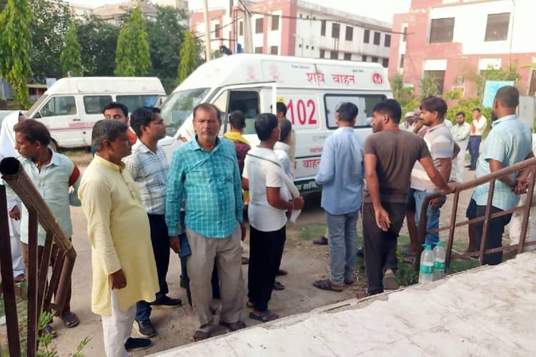 ड्यूटी पर जा रही ANM की सड़क हादसे में मौत, हिरण को बचाने के प्रयास में पलटी बाइक; बेटा गंभीर घायल