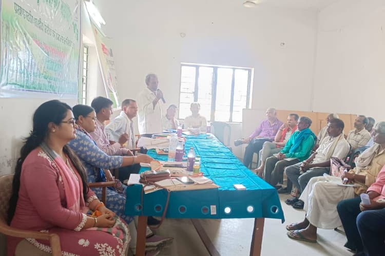 शेखपुरा: बरबीघा में ‘खेत बचाओ अभियान’, किसानों को संतुलित खेती और मृदा संरक्षण के बताए गए उपाय