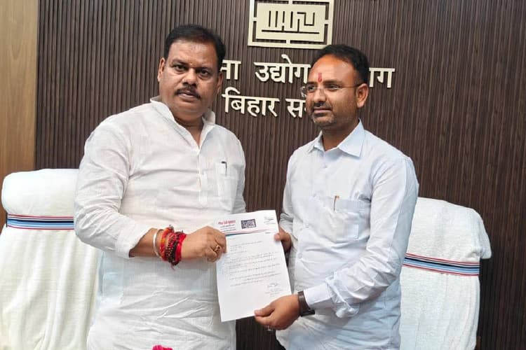 बखरी के विकास को रफ्तार देने की मांग, दो अहम सड़क परियोजनाओं के लिए मंत्री को सौंपा प्रस्ताव