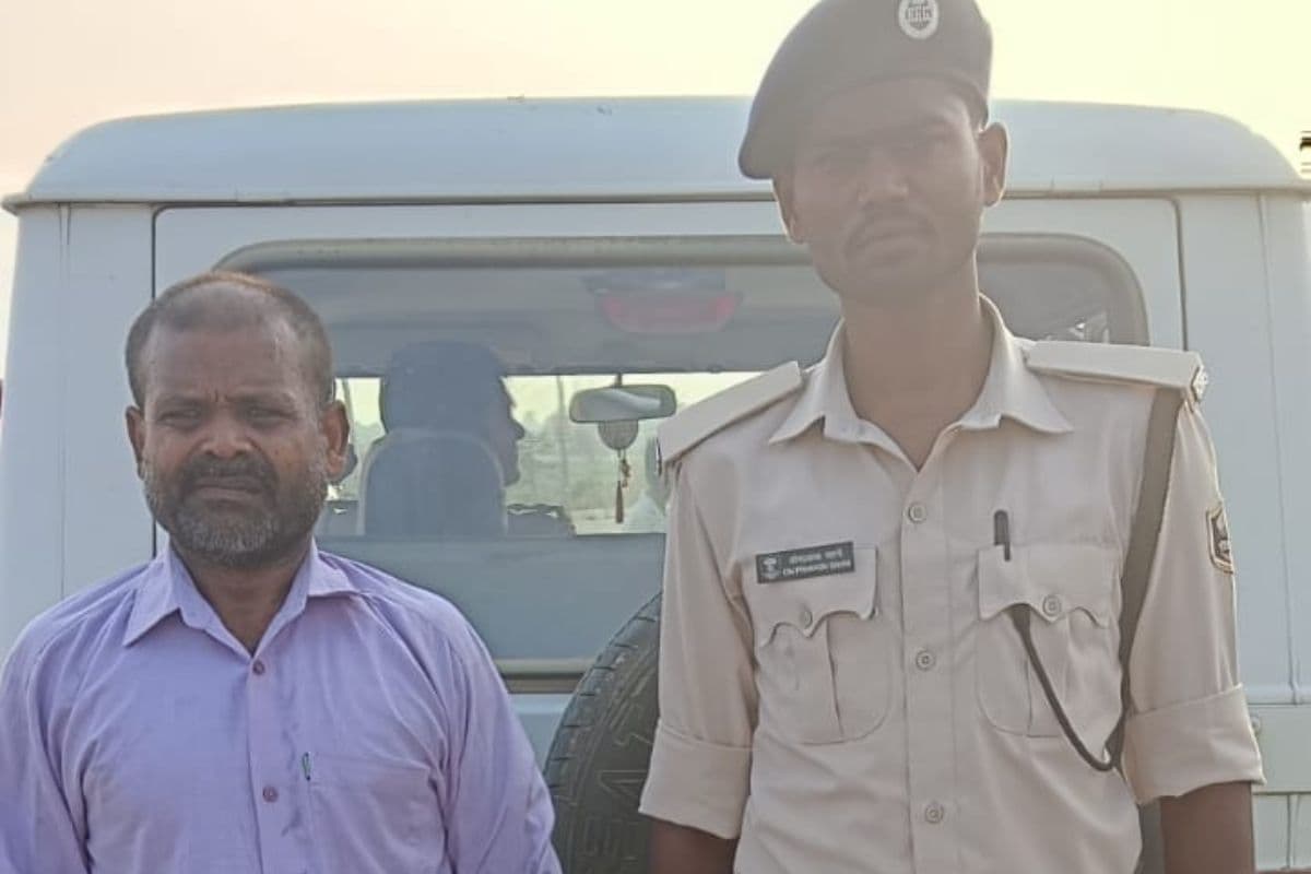 Darbhanga News: तिलकेश्वर थाना पुलिस की बड़ी कामयाबी, महिशौथ गांव से दबोचा गया फरार आरोपी, भेजा गया जेल
