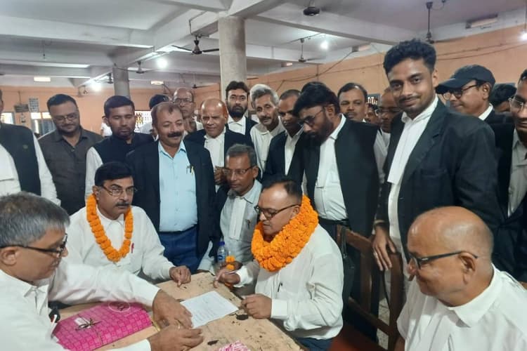 जिला विधिज्ञ संघ चुनाव के लिए नामांकन समाप्त, अंतिम दिन 13 प्रत्याशियों ने भरा पर्चा