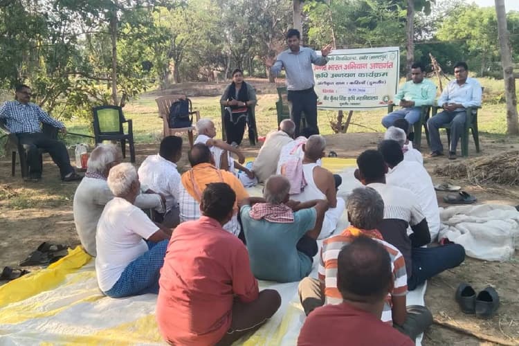 उन्नत भारत अभियान के तहत कसियां पंचायत में किसान चौपाल का आयोजन, किसानों बांटे गए बीज
