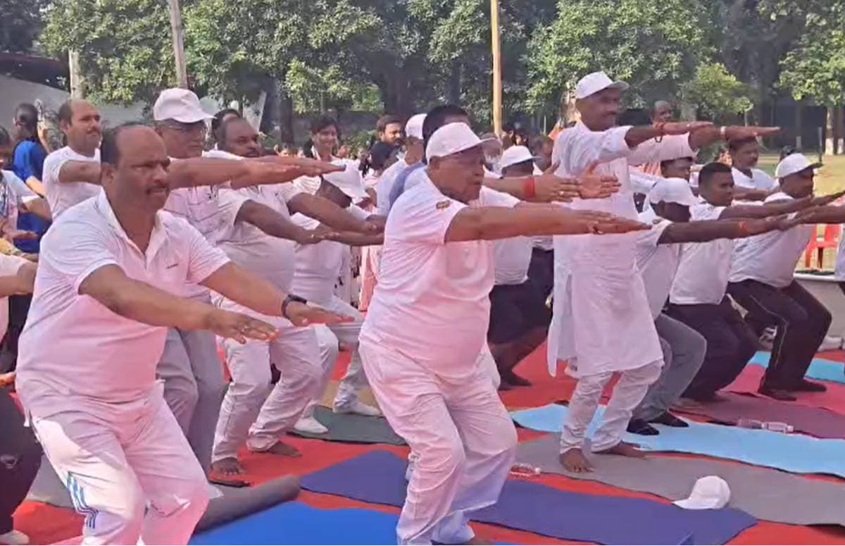 बोधगया में केंद्रीय मंत्री जीतन राम मांझी ने किया योगाभ्यास, बोले- स्वस्थ जीवन की कुंजी है योग