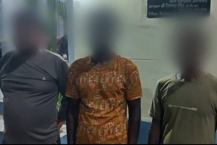 छिनतई के 2 आरोपी समेत 10 अपराधी गिरफ्तार, 134 लीटर देसी शराब और 3400 किलो जावा महुआ जब्त