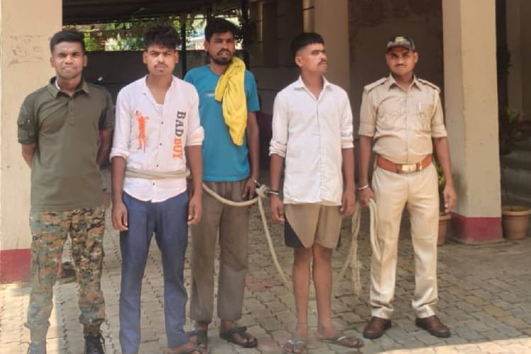 रजौली में पुलिस की बड़ी कार्रवाई, अमावां से तीन सगे भाई वारंटी गिरफ्तार कर भेजे गए जेल