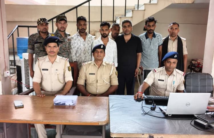 नवादा पुलिस की बड़ी कार्रवाई, सोशल मीडिया पर हथियार का वीडियो वायरल करने वाले चार युवक गिरफ्तार, पिस्टल और कारतूस बरामद