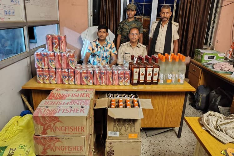 रजौली में जंगली रास्ते से शराब तस्करी का भंडाफोड़, कार से 324 बोतल बियर व शराब जब्त, 4 के खिलाफ केस दर्ज