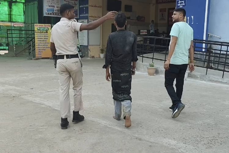 देवीसराय में बाइक चोरी के आरोप में नाबालिग को ग्रामीणों ने बंधक बनाया, पुलिस ने कराया मुक्त