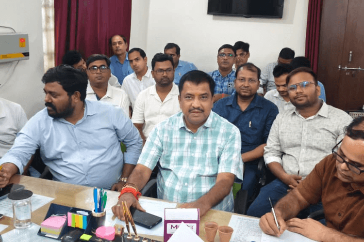 सासाराम में बायोमैट्रिक हाजिरी के खिलाफ भड़के सदर अस्पताल के डॉक्टर, मांग पत्र सौंपकर दी OPD बंद करने की चेतावनी