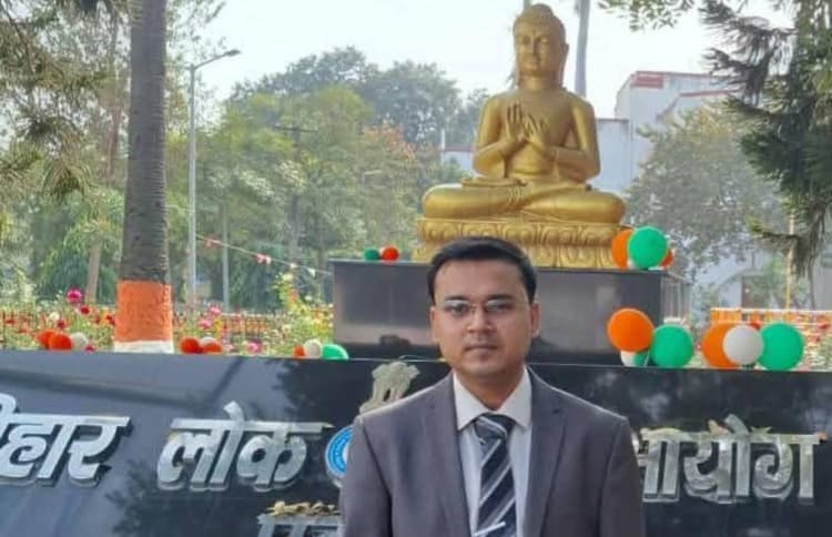BPSC 70th Result: बक्सर के रौनक ने पहले प्रयास में हासिल की 622वीं रैंक, बिना कोचिंग बने RDO