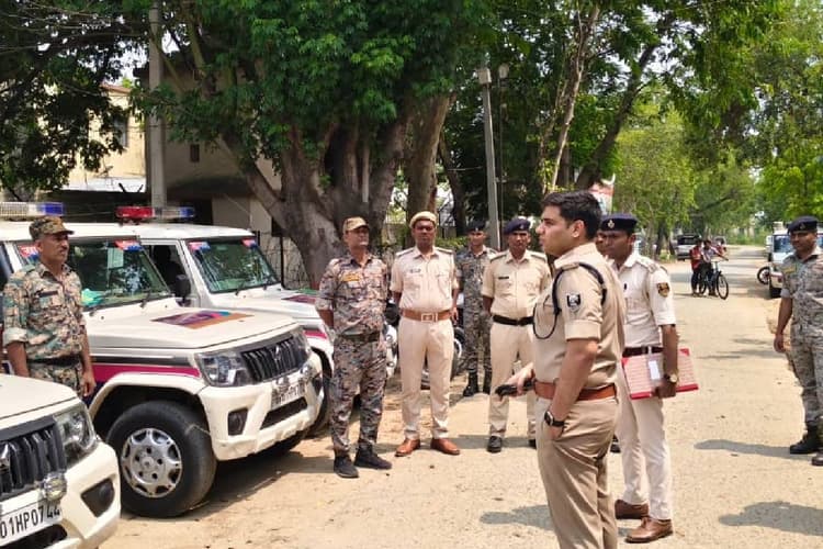 SP अपराजित लोहान की सख्ती, पुलिस वाहनों की परेड कर जांची स्थिति, रखरखाव दुरुस्त रखने का निर्देश