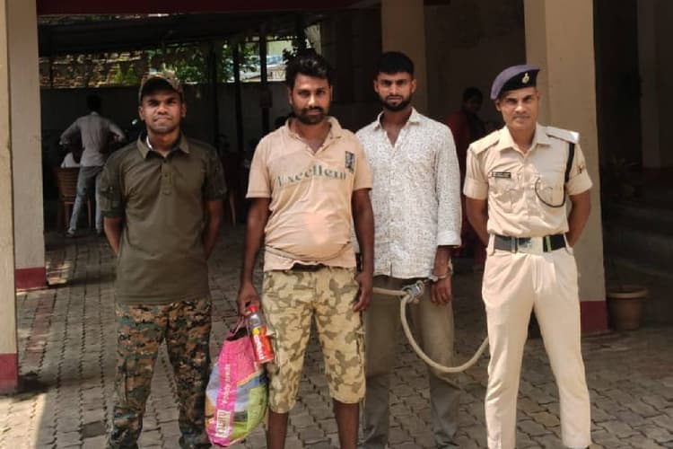 रजौली में पुलिस की बड़ी कार्रवाई, शराब तस्कर और बाइक चोर को किया गिरफ्तार