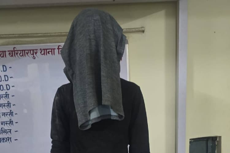 बेगूसराय में मोटरसाइकिल पर हथियार लहराता युवक गिरफ्तार, ग्रामीणों की मदद से पुलिस ने दबोचा