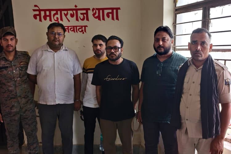 नवादा में खनन विभाग की मुहिम लाई रंग, अवैध कोयला, गिट्टी और बालू परिवहन पर लगी लगाम