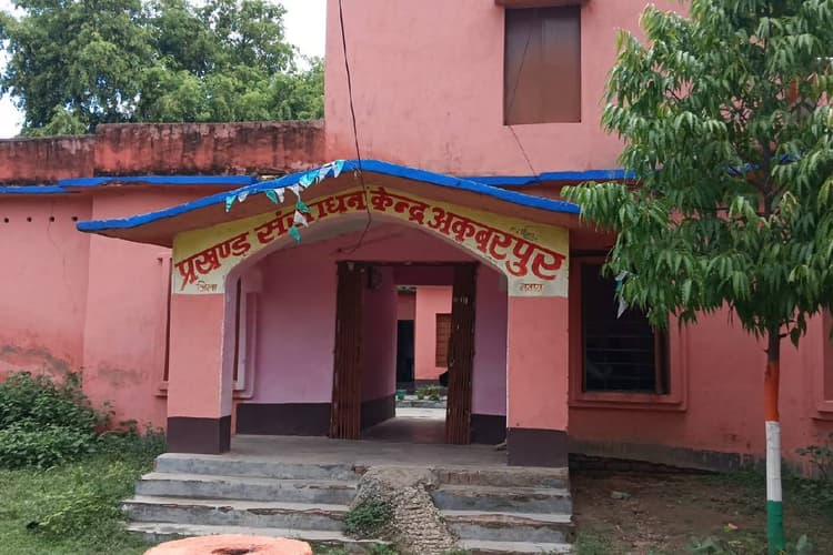 नवादा: अकबरपुर में गणितीय समर कैंप पर सवाल, अभिभावकों ने कहा- सिर्फ कागजों पर चल रहा कार्यक्रम