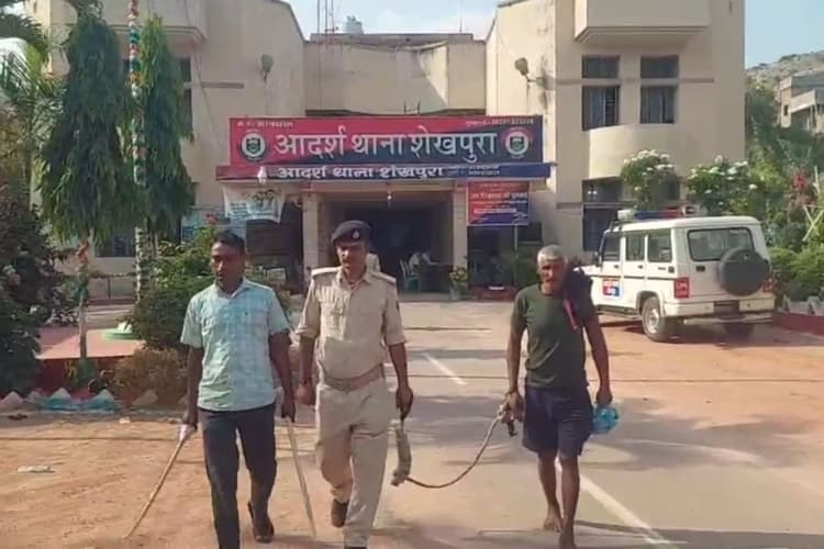 शेखपुरा के अरियरी में लगातार हो रही चोरी, सीसीटीवी फुटेज से एक चाेर पकड़ाया