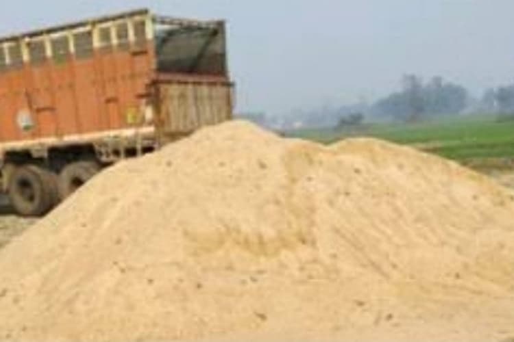 नदियों को चार महीने का आराम: नवादा में आज से बालू खनन पर रोक, उल्लंघन पर होगी कार्रवाई