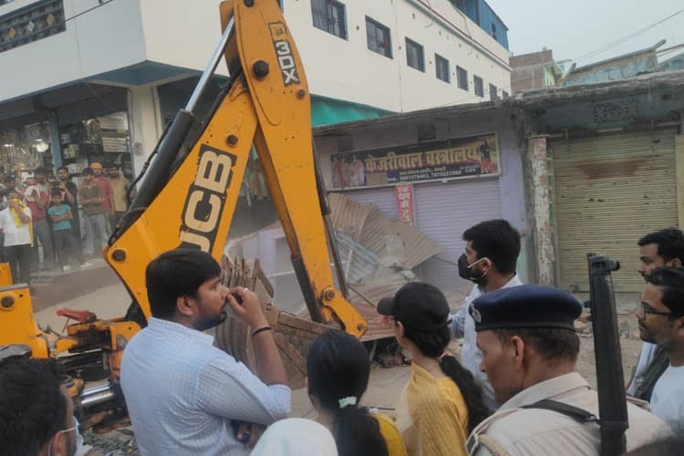 रोहतास में दूसरे दिन भी चला बुलडोजर, अतिक्रमणकारियों पर प्रशासन का बड़ा एक्शन, अब नहीं चलेगी मनमानी